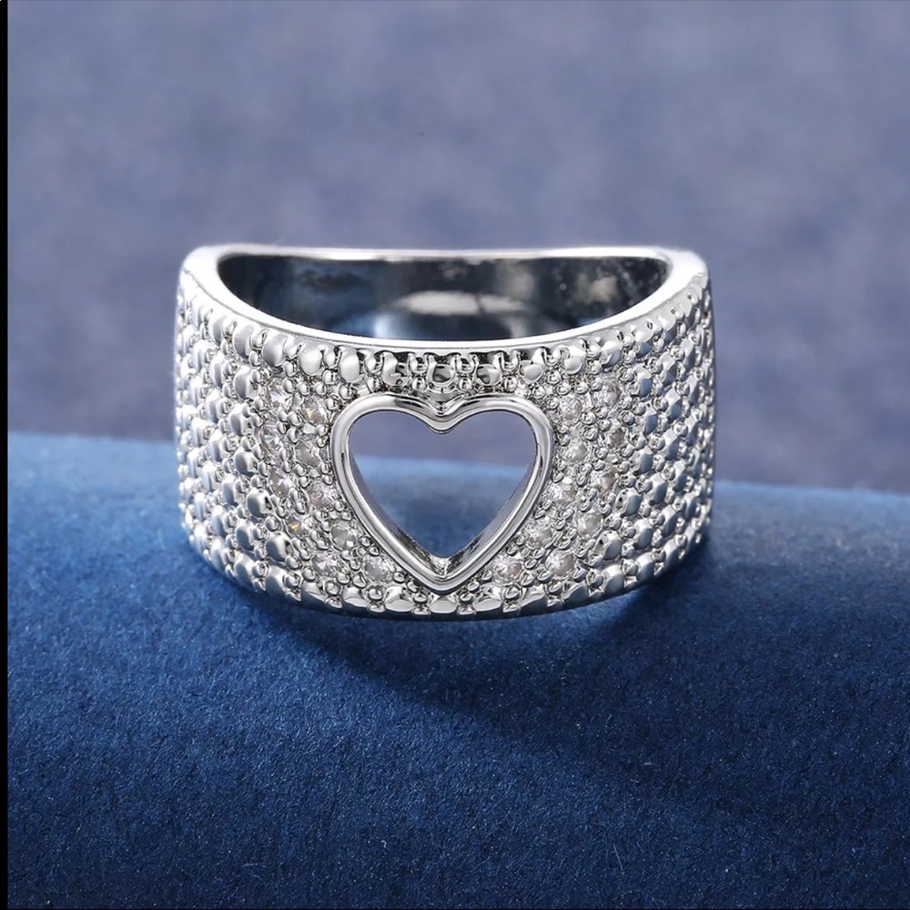 New Luxury 925 Silver Romantic Heart Ring π - Picture 4 of 6